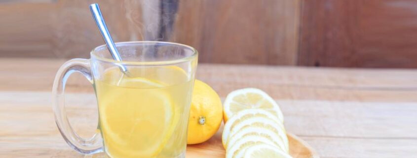 bere acqua e limone alla sera porta numerosi benefici